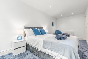 a bedroom with a large bed with blue pillows on it at Contractor Stays Sleeps 8 Free WiFi and Parking Near Centre Special Offer 20 Nights Plus in Nottingham