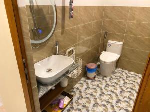 Et badeværelse på Homestay Ly Angela + 21 billeder