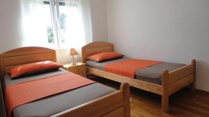 a bedroom with two beds and a window at Adriatic Escape in Rogač