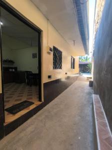 Μια τηλεόραση ή/και κέντρο ψυχαγωγίας στο Acogedor Apartamento en Iquitos