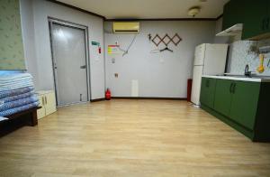 Η κουζίνα ή μικρή κουζίνα στο Seocheon Bada Pension