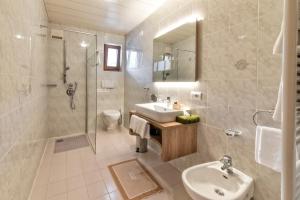 A bathroom at Autentis