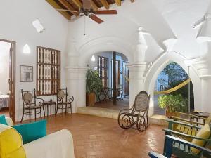 a living room with chairs and a table in it at Casa Digna in Cartagena de Indias