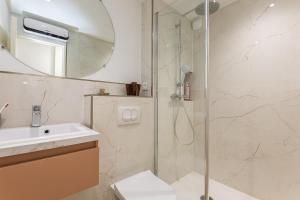 Et badeværelse på Lovely terrace apartment in LGM