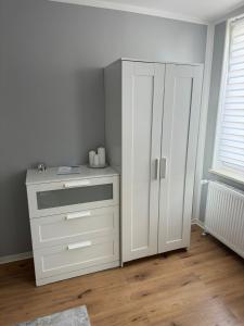 Fotografie z fotogalerie ubytování Gemütliche Appartement 2 - mit Küche und Bad zur Eigennutzung -Schuster Homes- v destinaci Vechelde
