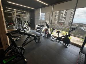 a gym with several exercise bikes in a room with a window at Departamento 1 ambiente in Antofagasta