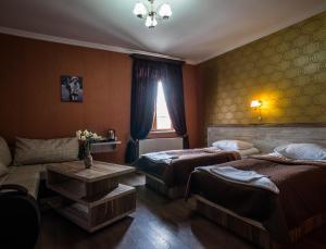 Postel nebo postele na pokoji v ubytování Hotel Tiflis
