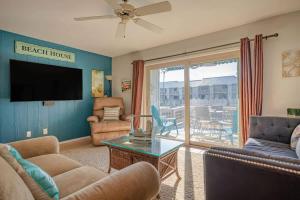 Televiisor ja/või meelelahutuskeskus majutusasutuses Seaside Cottage with water views!