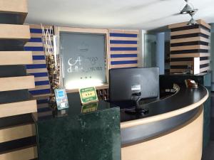 TV a/nebo společenská místnost v ubytování Albergo Della Corona