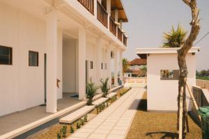 an external view of a house with plants at MADEWITH hostel in Airsatang