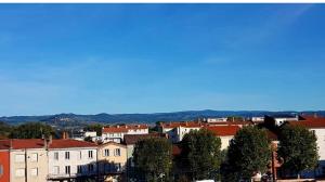 a view of a city with buildings and trees at Appartement cosy calme centre Issoire Belle vue sur le massif du Sancy et le Livradois-Forez WiFi in Issoire +8 photos