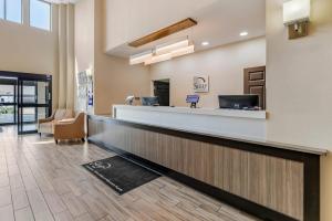 Лобби или стойка регистрации в Sleep Inn & Suites +46 фотографий