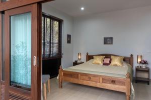 En eller flere senge i et værelse på Lanna Life Lofts + 8 billeder