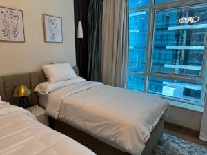 a hotel room with two beds and a window at شقه فندقيه نيل هلتون ريزيدنس المعادي in Cairo +25 photos