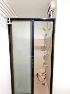 Ένα μπάνιο στο 706T3 Avida Riala IT Park 2BR Unit 400Mbps 55 SmartTV