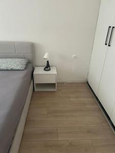 Postel nebo postele na pokoji v ubytování Spacious modern apartment Kisela Voda