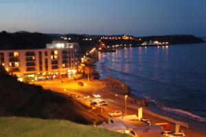 a view of a beach at night with buildings and the water at North Sands Lodge in Scarborough