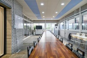 a room with a row of chairs in a building at Daebudo DuMong DalGeum Pool Villa in Ansan +23 photos
