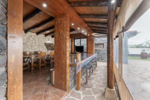a kitchen and dining room with a table and chairs at Vista Teide in Tacoronte