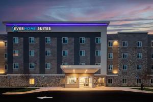 a building with a sign that reads ever home suites at Everhome Suites Portsmouth - Newington in Newington