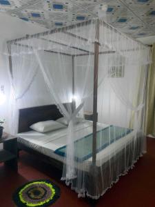 Una cama o camas en una habitación de Lakshmi Villa
