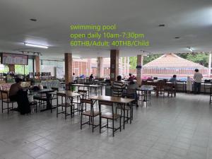 Restoran atau tempat lain untuk makan di Private three-bedroom home +15 gambar