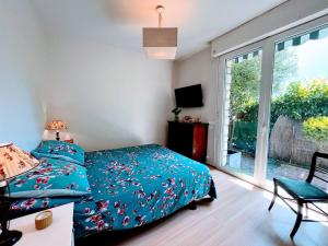Katil atau katil-katil dalam bilik di Appartement cosy 3 chambres avec jardin clos proche de Paris
