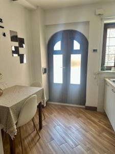a dining room with a table and a large door at Il Bijoux in Celano +15 photos