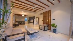 Χώρος καθιστικού στο Heritage 4Bhk Villa Lonavala With Turf