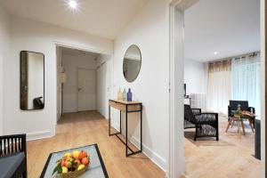 a living room with a table and a mirror at Appartement familial confortable in Issy-les-Moulineaux +24 photos