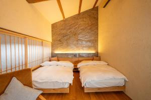 Ένα ή περισσότερα κρεβάτια σε δωμάτιο στο farm and bed SETODA