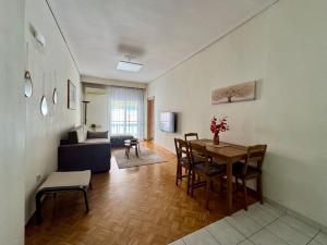 Μια τηλεόραση ή/και κέντρο ψυχαγωγίας στο SunnyUrbanNest II