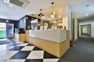 a lobby with a kitchen and a counter in a building at Ansan Vant Hotel in Kuryong-dong