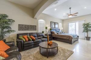 Χώρος καθιστικού στο Big Private Luxury Home in Beach Gated Community +27 φωτογραφίες
