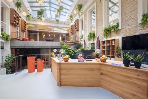 TV a/nebo společenská místnost v ubytování Maverick Athenaeum + 85 fotografií