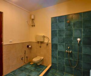 Et badeværelse på Luxury Florida 5Bhk Villa Alibaug + 5 billeder