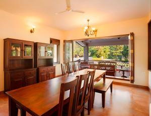 Et opholdsområde på Luxury Florida 5Bhk Villa Alibaug