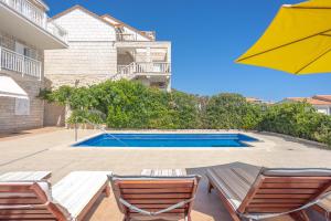 Afbeelding uit fotogalerij van Apartments Bezmalinović 2 in Bol