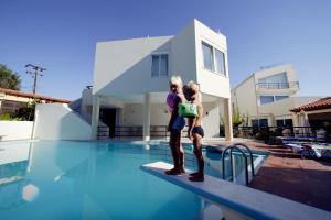 Bazén v ubytování Elma's Dream Apartments & Villas nebo v jeho okolí