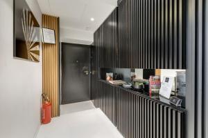 a hallway with a black and white striped wall at Sora Luxury Inn in Rome