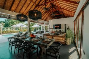 a kitchen and living room with a table and chairs at CALA NINETA Private Villa in Dalung