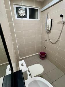 Ένα μπάνιο στο Kozai Cozy Homestay +12 φωτογραφίες