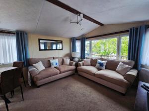 Gambar di galeri bagi Caravan - Sleeps 4 & Free parking di Dinas