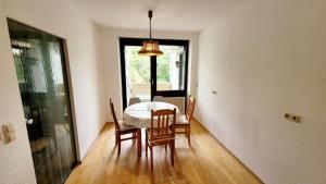 Χώρος καθιστικού στο Bright & Cozy Apartment in Mainaschaff +4 φωτογραφίες
