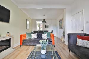 Posezení v ubytování Neath Valley – Family Haven near Waterfalls