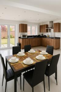 a dining room table with chairs and a kitchen at Flexistay hub at Watford in Abbots Langley