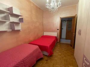 a bedroom with two beds and a chandelier at Mare e dintorni in San Benedetto del Tronto