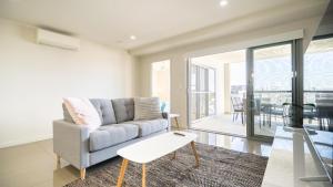 Et opholdsområde på Upside Westfield garden city 2bedroom 2bathroom