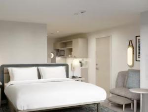 Postel nebo postele na pokoji v ubytování Homewood Suites By Hilton Wichita Airport