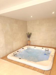 a jacuzzi tub in a room at Stunning Beach House Indoor Pool in Portsmouth